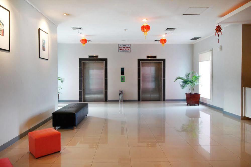 Hotel Airy Glodok Pinangsia Raya Jakarta Exterior foto