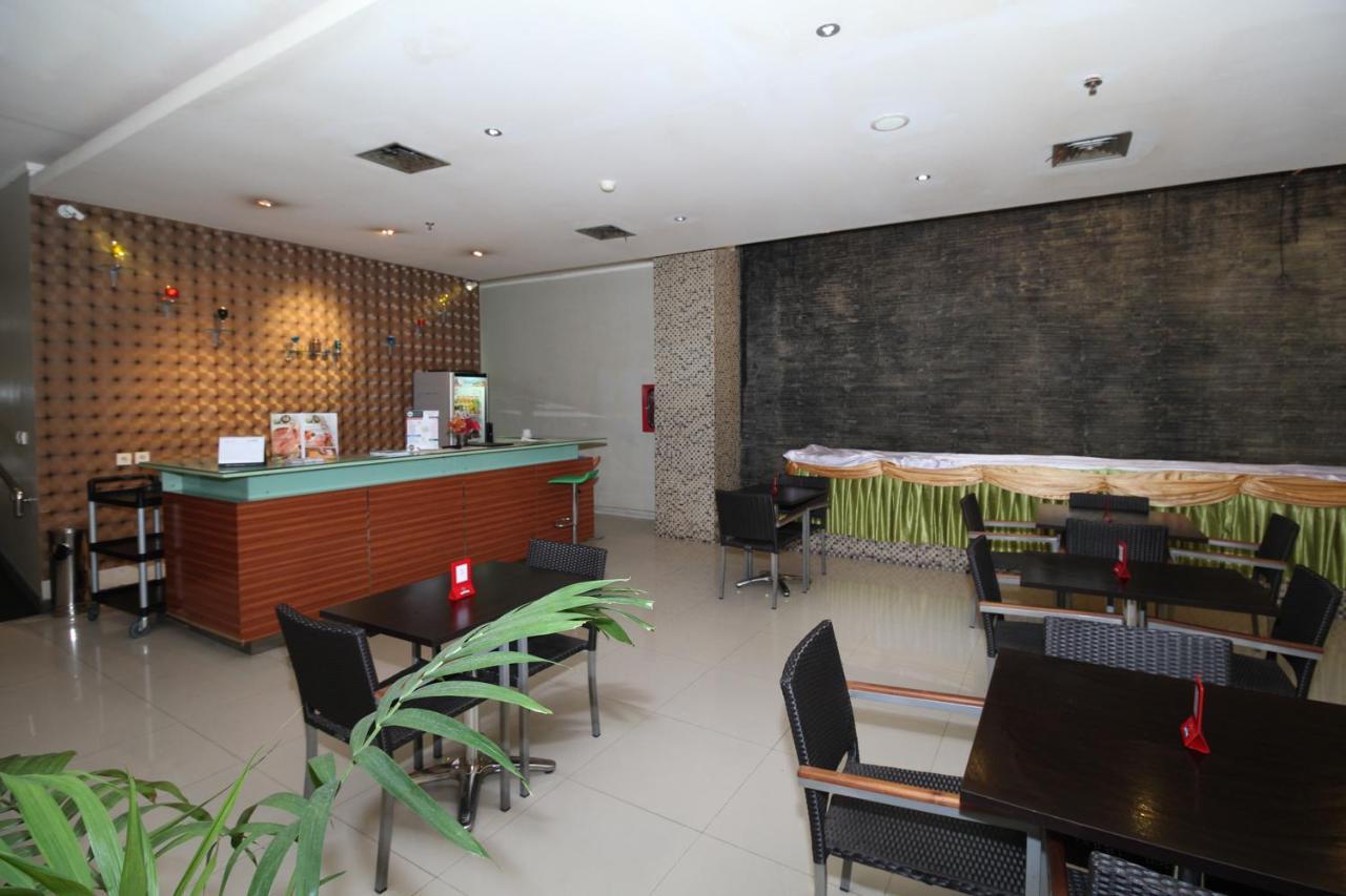Hotel Airy Glodok Pinangsia Raya Jakarta Exterior foto